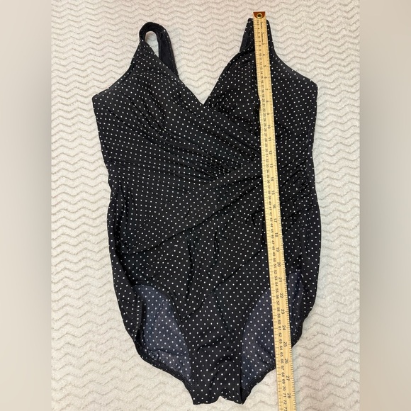 Miraclesuit Black White Polka Dot Padded One Piece Swimsuit Sz 16W - Picture 9 of 9